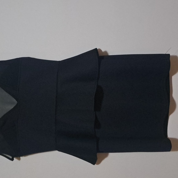 💣Simple Classic Blk dress With sheer neckline Definitely mini perfect 4 events - Picture 5 of 7